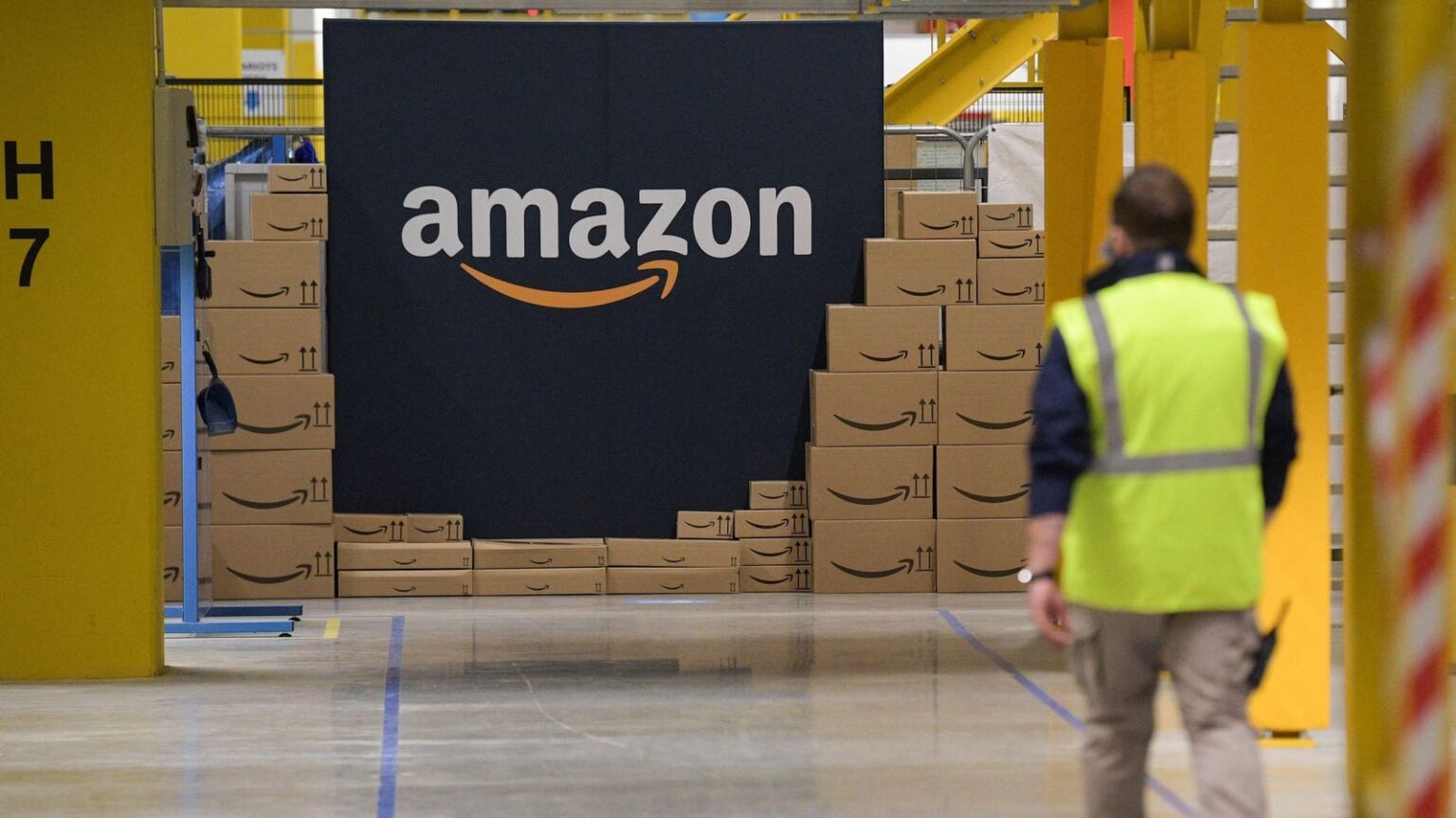 Amazon Is Flying High, But Is It Now Overvalued?