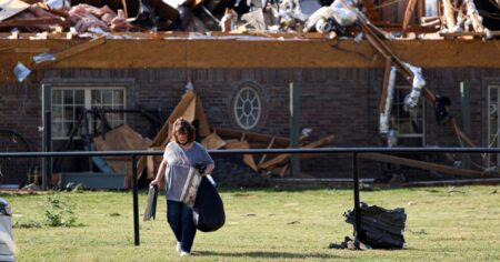 Nearly 400,000 without power in Missouri, Arkansas, Kentucky as storms batter central U.S.