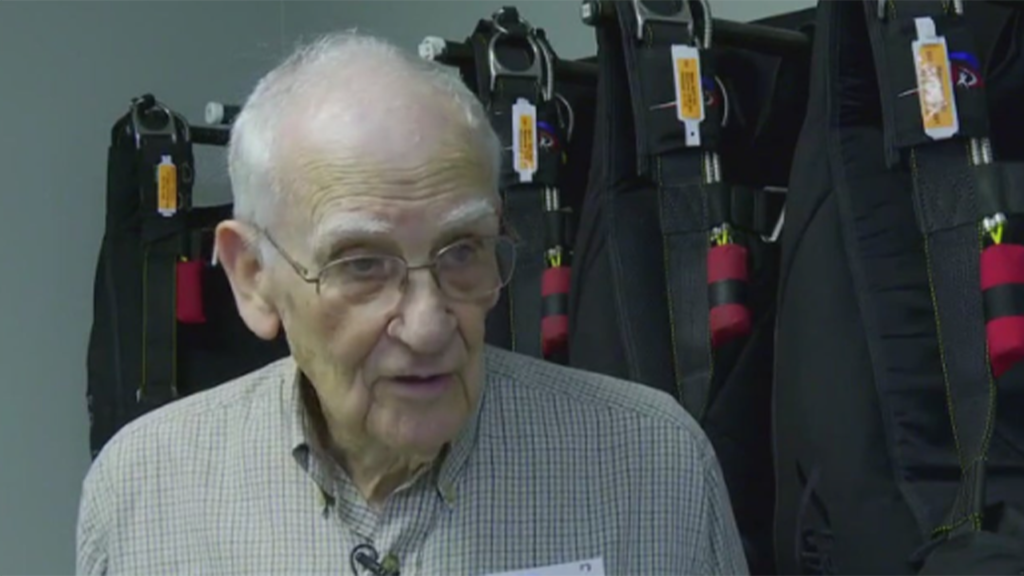 Korean War vet skydives to celebrate 95th birthday: ‘I can do that’