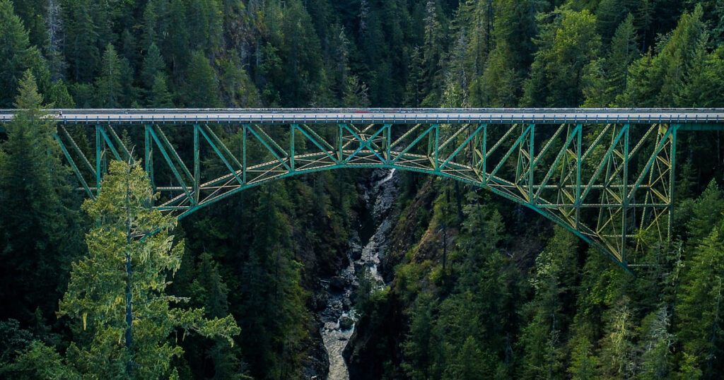 Teen survives 400-foot fall from canyon in Washington state