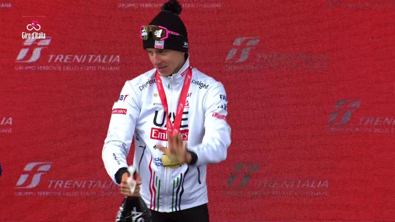 Giro d’Italia: Classy Tadej Pogacar halts Prosecco celebrations as late riders finish Stage 15 – Cycling video