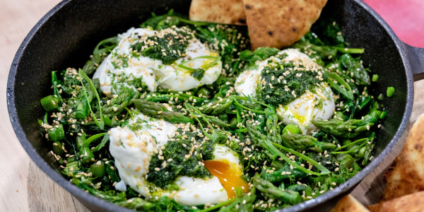 Bright and Spicy Green Shakshuka