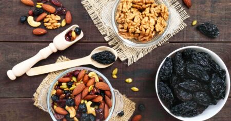 8 Best ‘Brain Foods’ To Fight Dementia and Boost Thinking & Mood