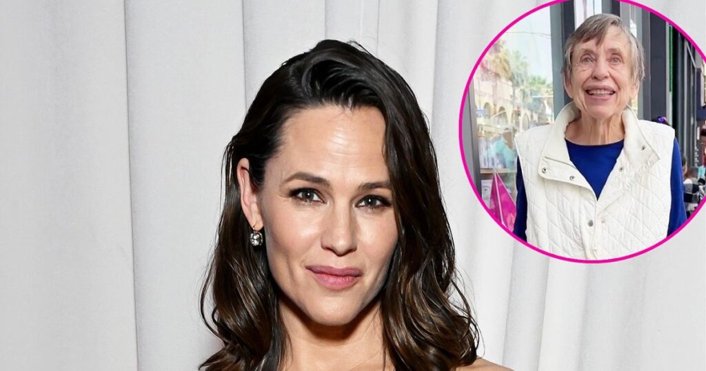 Jennifer Garner and Her Mom Visit Her Star on the Hollywood Walk of Fame: ‘It’s Still There’