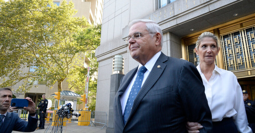Prosecutors Use Menendez Couple’s Texts to Depict Them as Collaborators