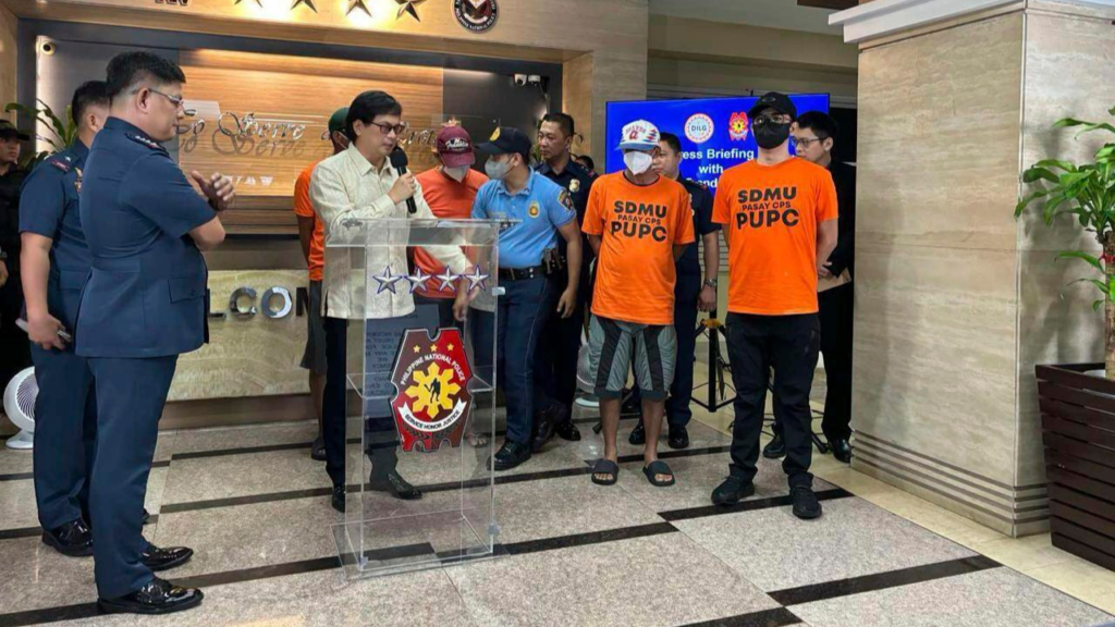 4 police officers arrested after allegedly kidnapping tourists in the Philippines