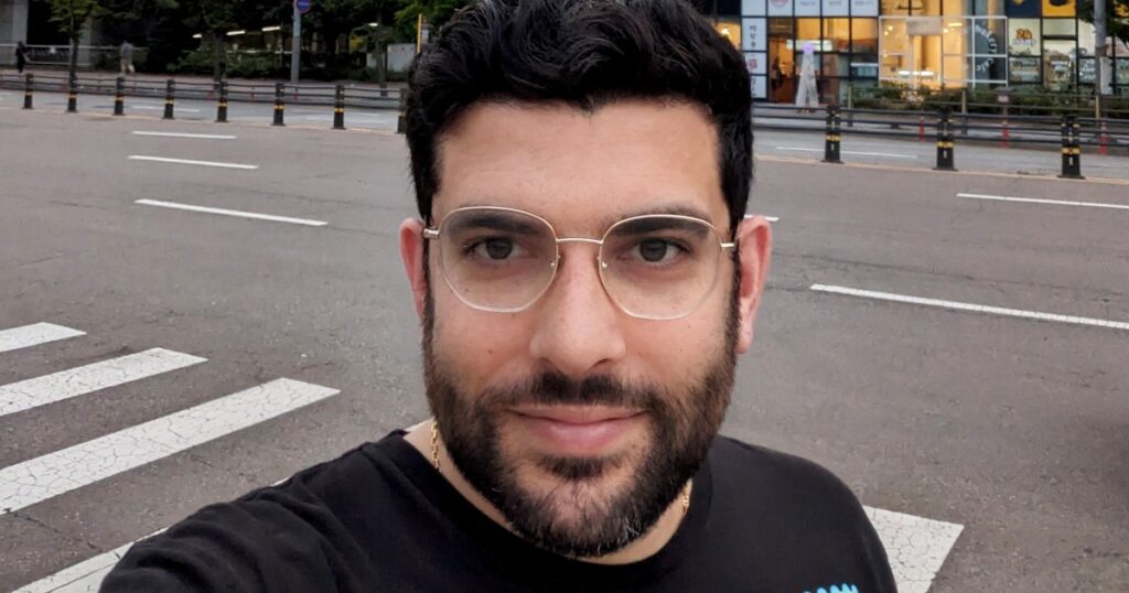 U.S. college instructor recounts stabbing attack in China