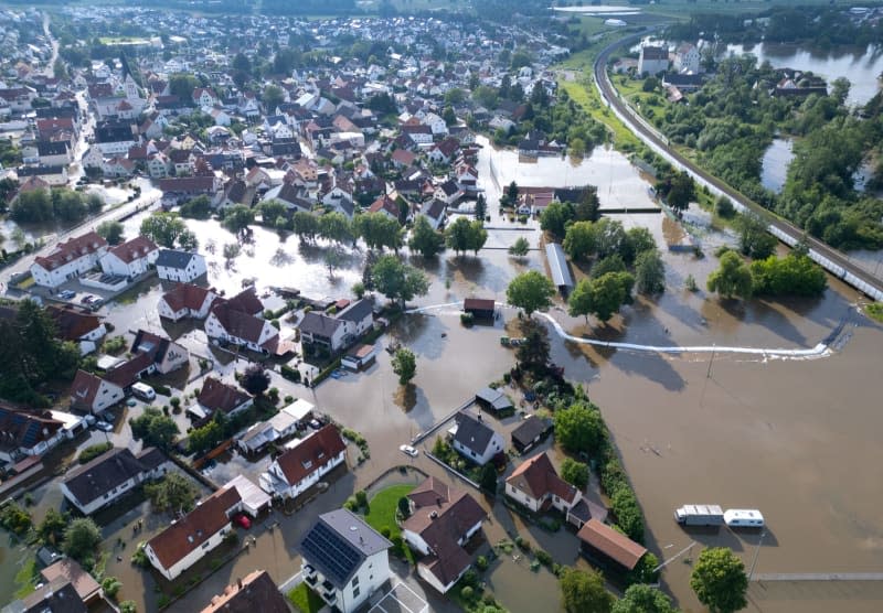 An aerial view of the partially flooded Reichertshofen. Sven Hoppe/dpa