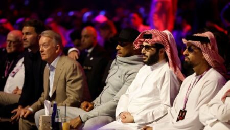 Exclusive-Saudi wealth fund holding talks to create boxing league, sources say