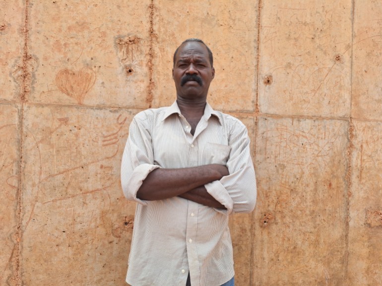 Sudanese Arab man from Darfur crosses into Adre, Chad.