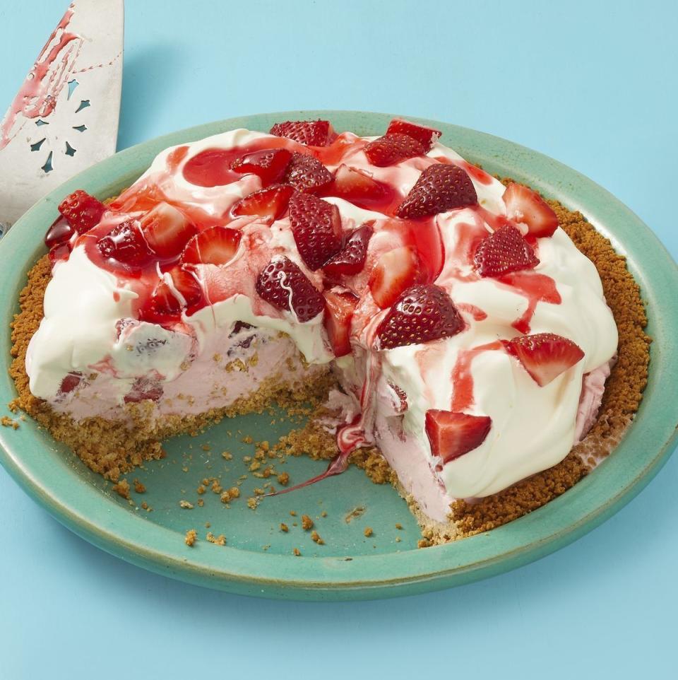 strawberry ice cream pie