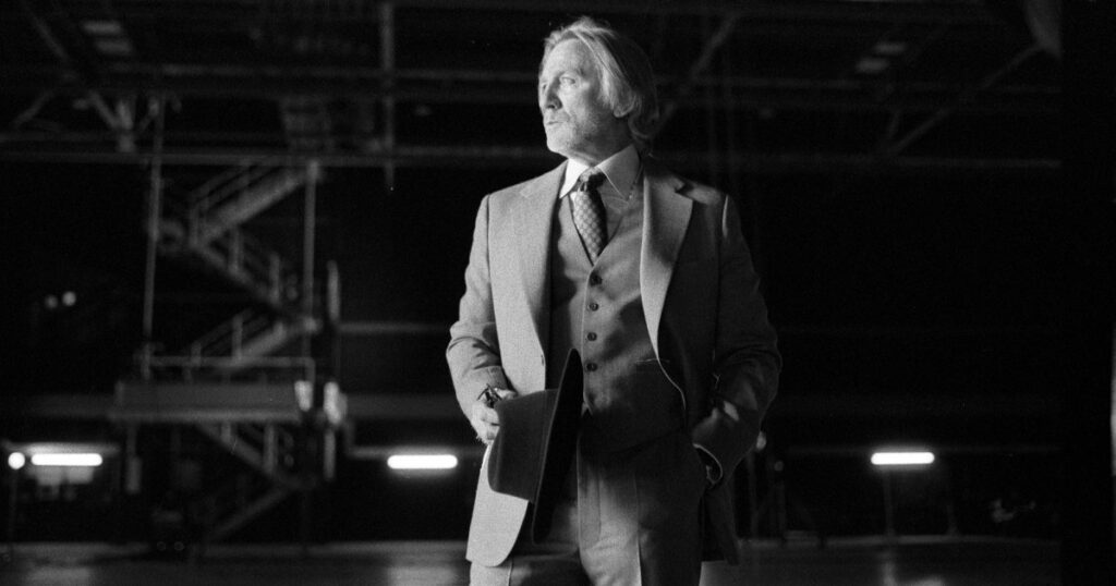 Daniel Craig’s Detective Benoit Blanc Rocks Long Hair in ‘Knives Out 3’ First Look