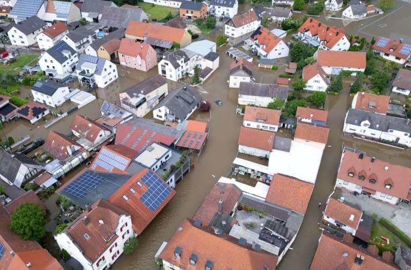 An aerial view of the partially flooded Reichertshofen. Sven Hoppe/dpa