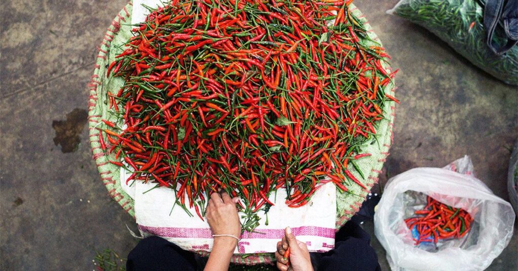Does eating chili peppers increase or decrease risk?