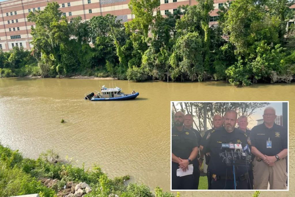 ‘Dangerous’ Texas inmate bolts from court, holds prosecutor at knifepoint in bold escape