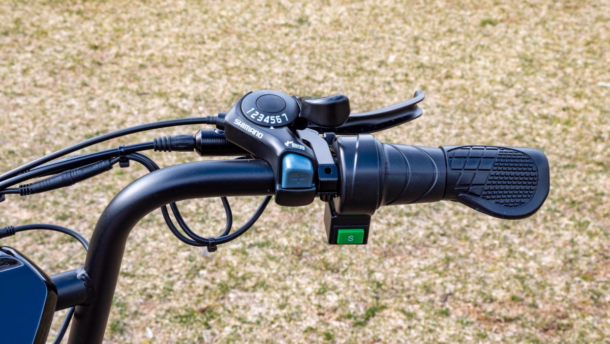 A close up of the right handlebar and controls of the HappyRun Tank G60.