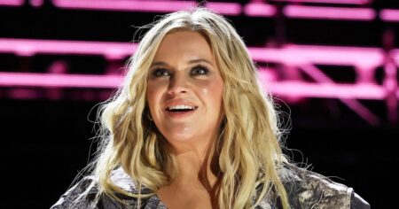 What Kelsea Ballerini Eats and Drinks While Touring