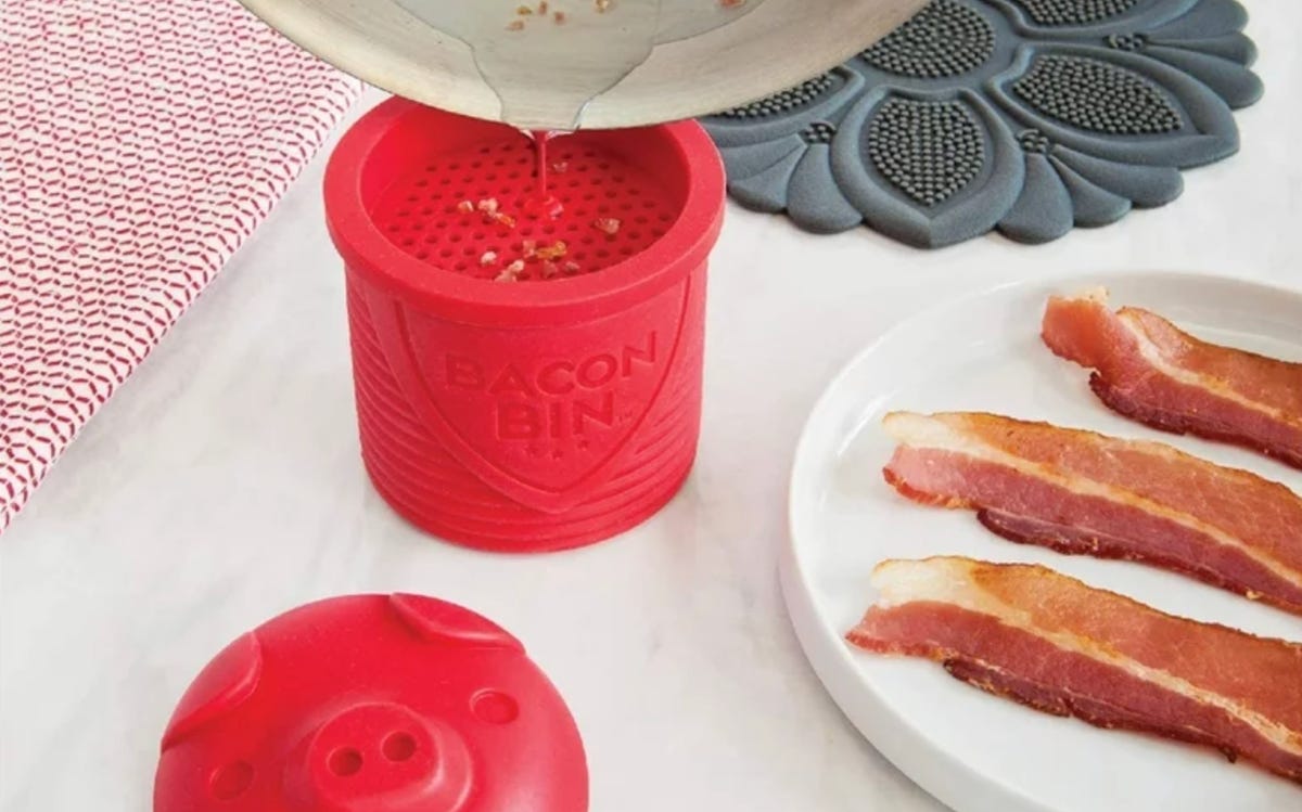 bacon grease being strained into bin