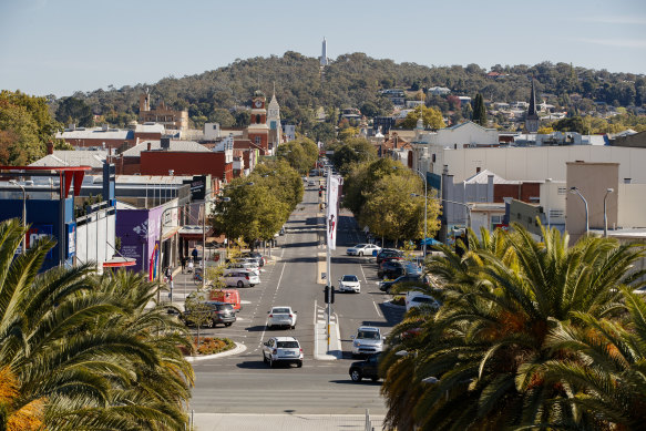 Residents and healthcare professionals say Albury-Wodonga is a growing community that needs a bigger hospital to meet its needs. 