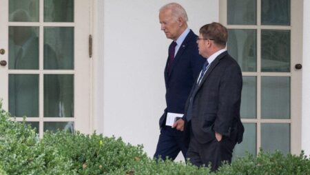 Parkinson’s disease specialist met with President Biden’s physician in White House