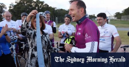 Tony Abbott asked to help stop Sydney Harbour Bridge cycleway