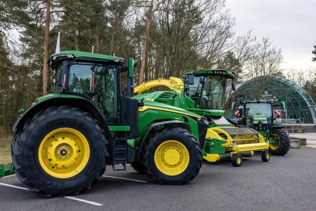 Will Deere Stock Rebound To Its 2022 Highs Of Around $440?