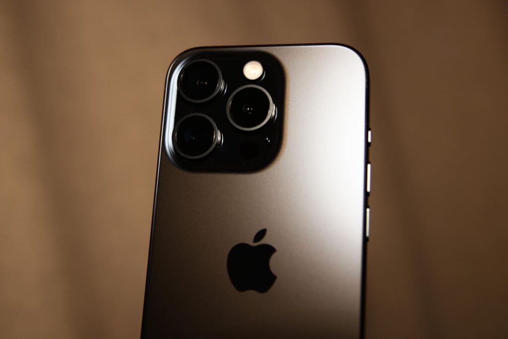 Apple Issues New Spyware Attack Warning To iPhone Users