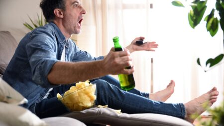 Man refuses to give up meat or alcohol for temporary houseguest at his home: ‘Say what now?’