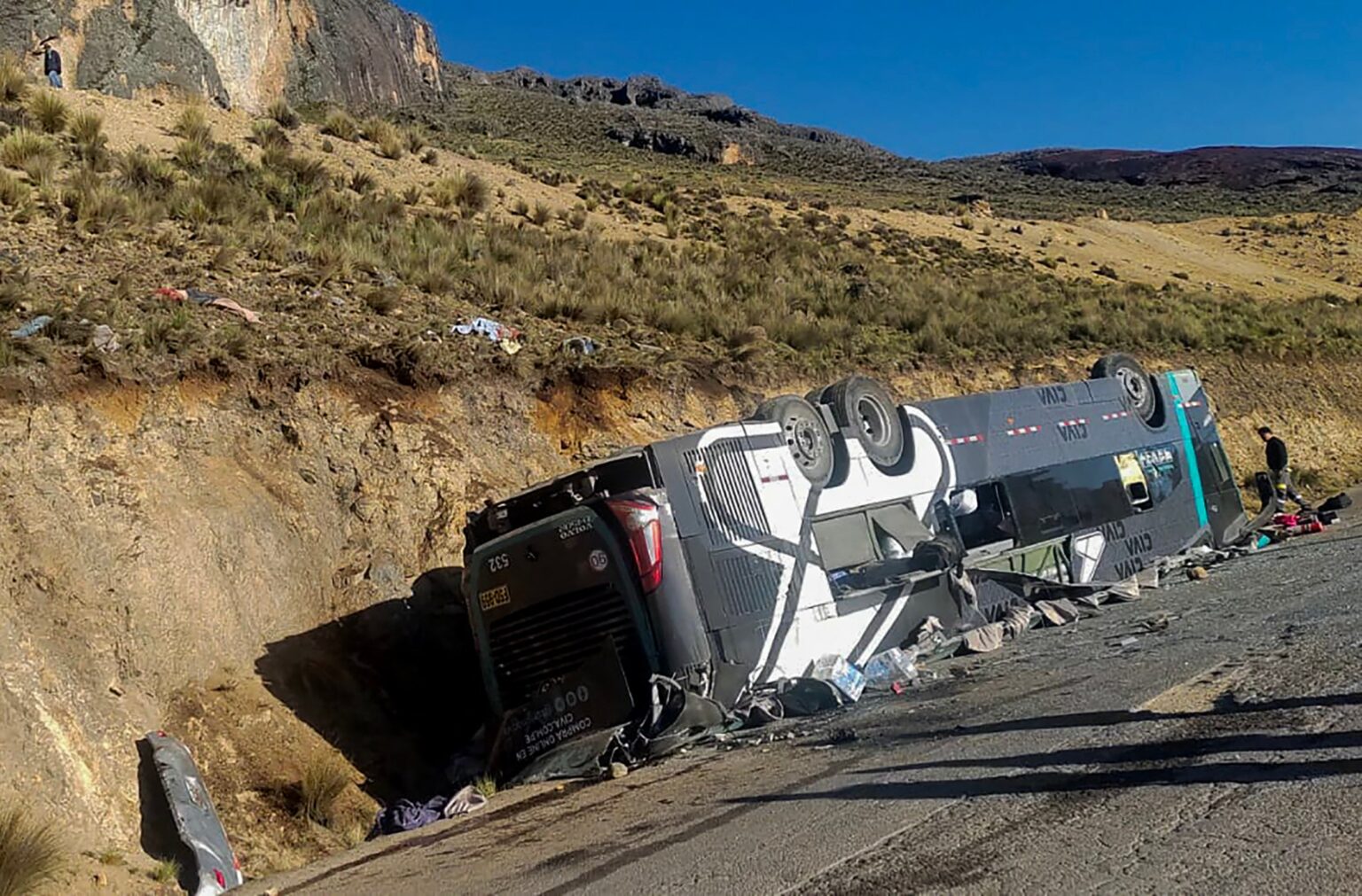 Bus crash in popular tourist spot kills 25 in mountain region, investigation ongoing