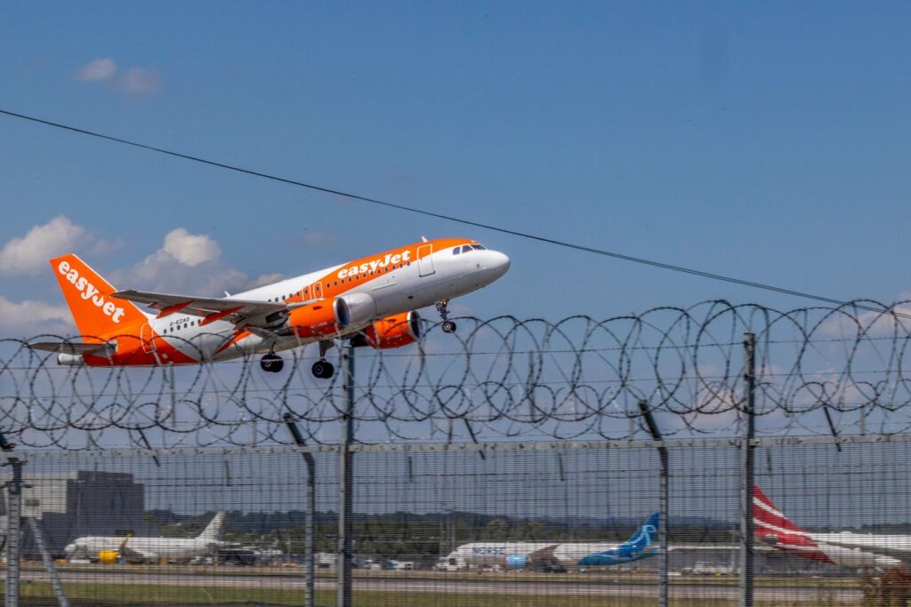 EasyJet Leads FTSE 100 Higher On Strong Q3 Update, Rises 6%
