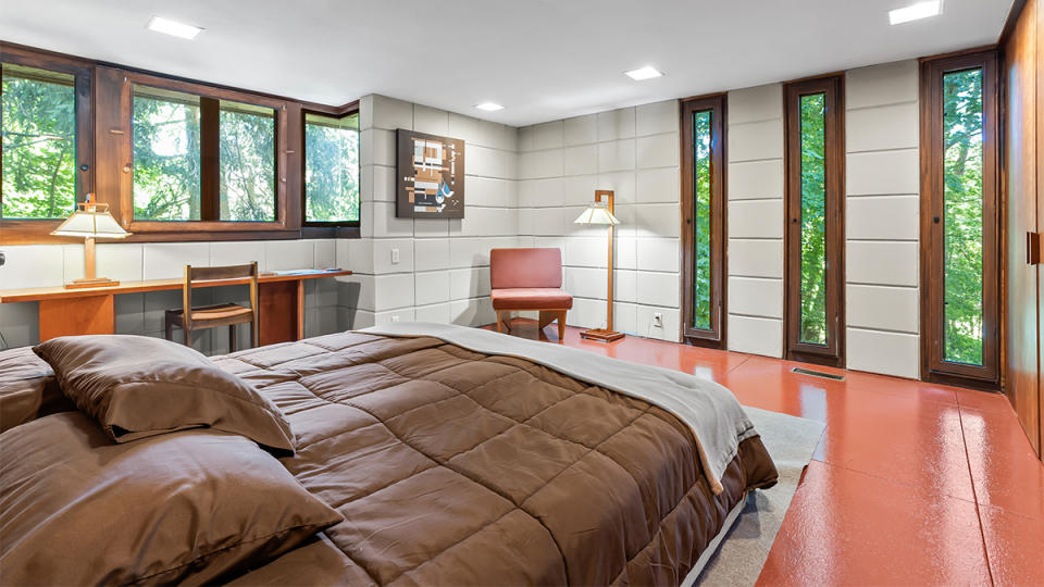 Winn House, MI bedroom