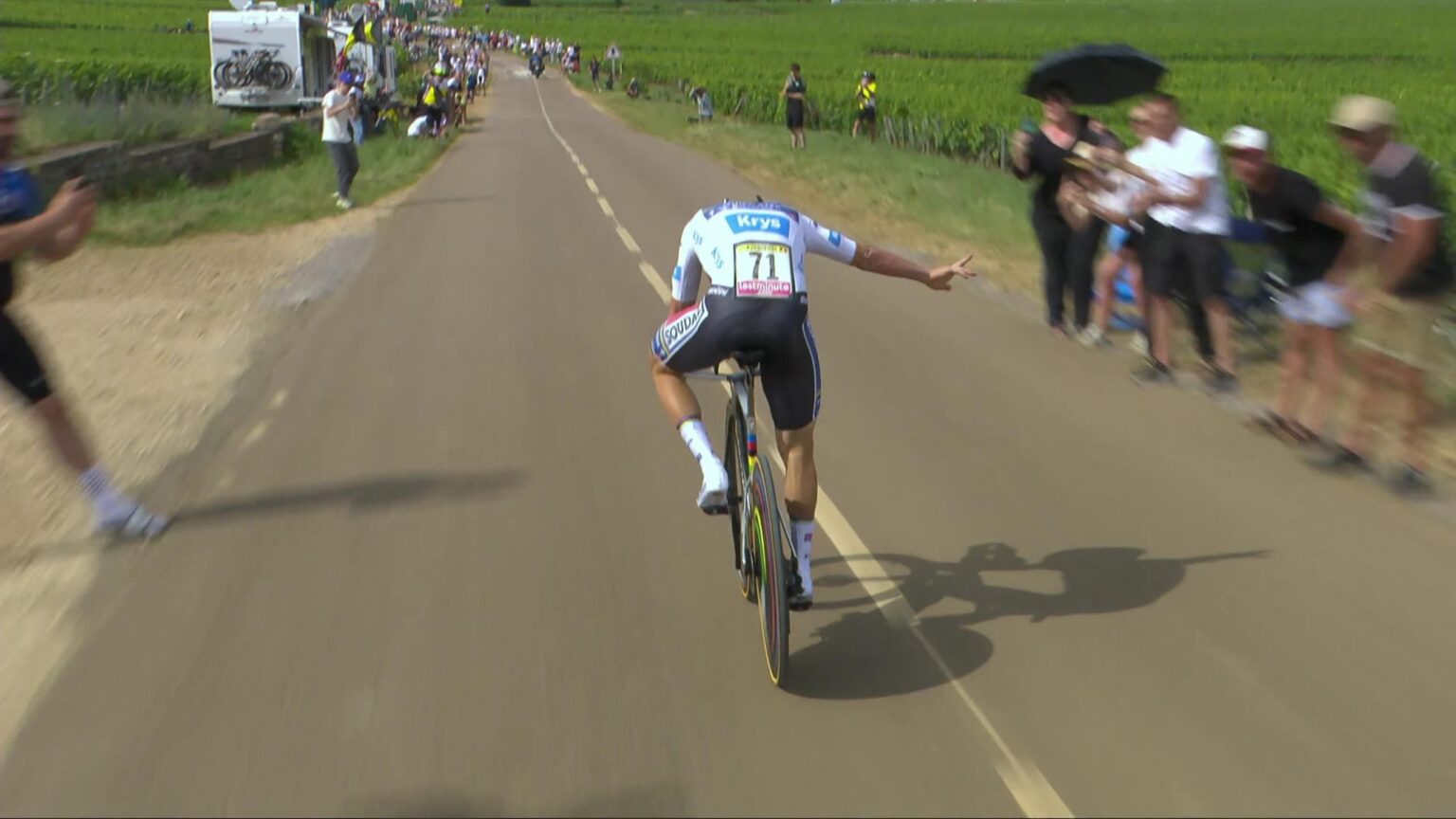 Tour de France: ‘HANG ON!’ – Remco Evenepoel has huge fright during time trial – Cycling video
