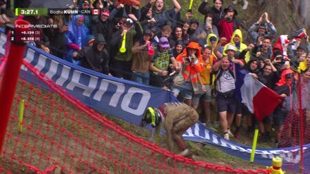 ‘Starting to get loud down there!’ – Bodhi Kuhn crashes, revs up the crowd – Mountain Bike video