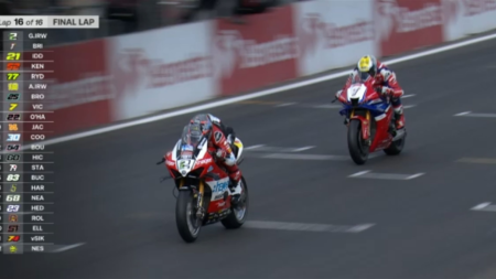 ‘Just about manages it!’ – Glenn Irwin holds off Tommy Bridewell to double up at Snetterton British Superbikes – British Superbikes video