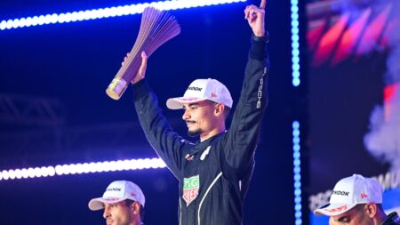 Pascal Wehrlein holds off Mitch Evans to secure Formula E victory in London