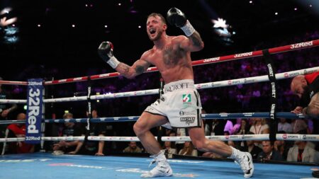 Brad Pauls knocks out Nathan Heaney in final round to win the British middleweight title
