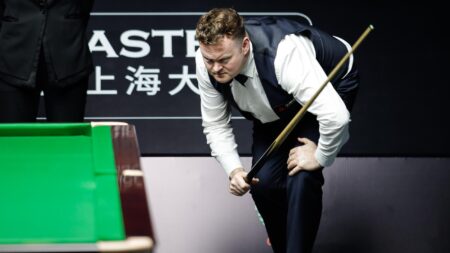 Shanghai Masters: Shaun Murphy punches table in final as a key frame versus Judd Trump slips away – Snooker video