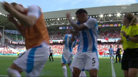 Paris 2024: Argentina v Morocco clash ‘disrupted’ in wake of dramatic goal – which gets disallowed – Football video