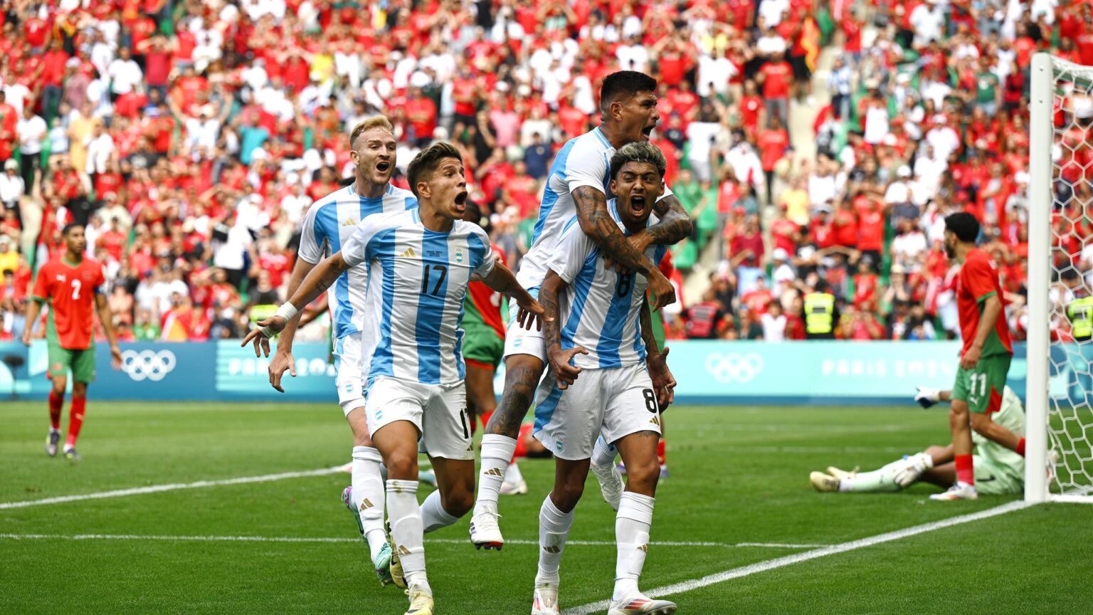 Paris 2024: ‘Wow!’ – Wild scenes as Argentina celebrate equaliser against Morocco – but it later gets ruled out – Football video
