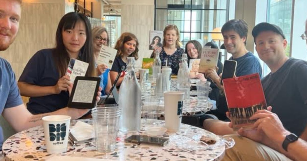 I’m An Introvert Who Spent Years Trying To Make Friends. With 1 Change, I Suddenly Had Dozens.