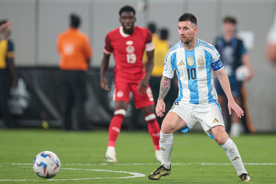 Argentina forward Lionel Messi (10) in action during the second half against Canada at Metlife Stadium.