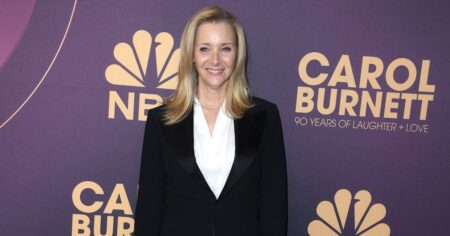 Lisa Kudrow Corrects Jennifer Aniston’s Claim She ‘Hated’ The ‘Friends’ Live Audience Laughing