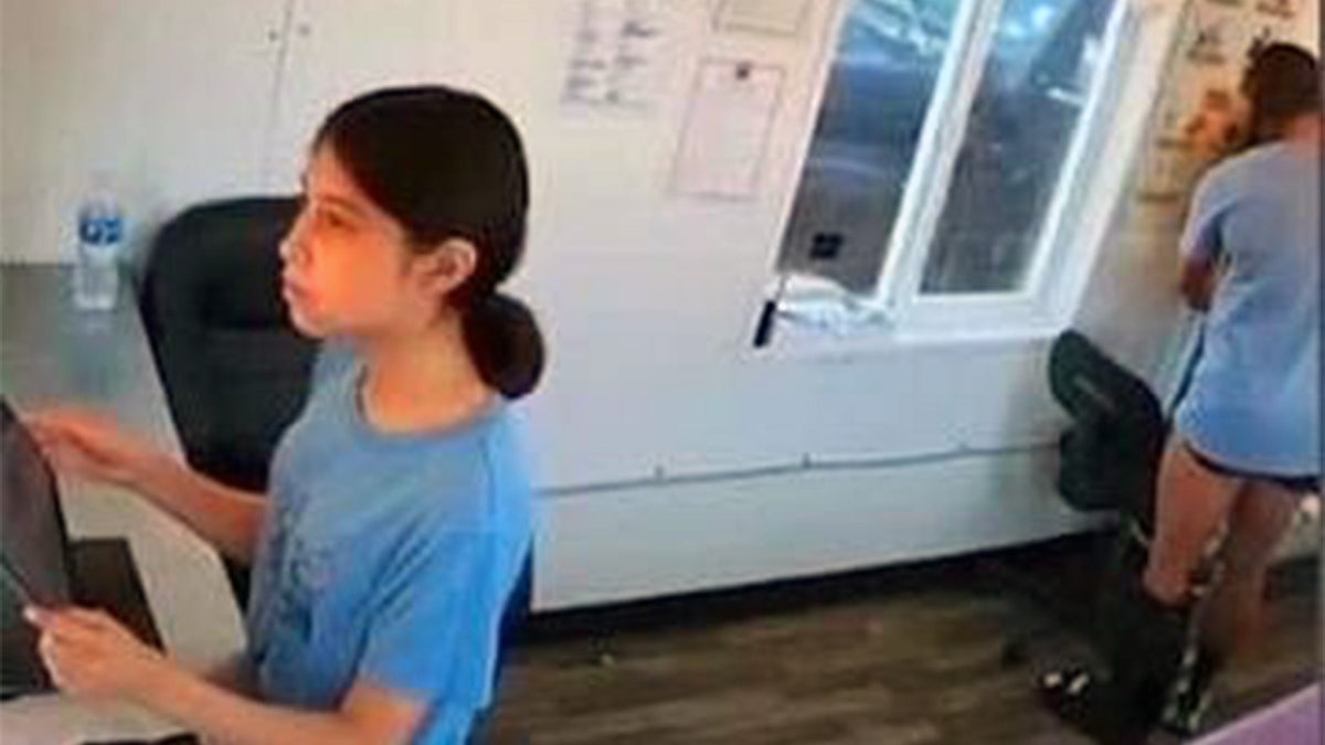 Teenage worker at Texas snow cone shop