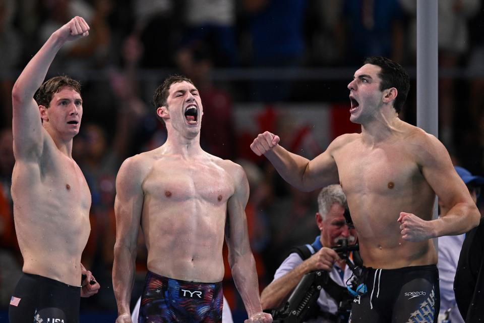 U.S. swimmers win Team USA’s first gold medal of 2024 Olympics in men’s 4×100 relay