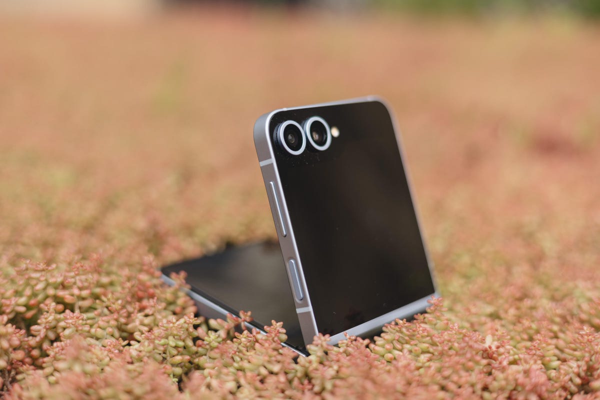 galaxy-z-flip-fold-2024-lanxon-08