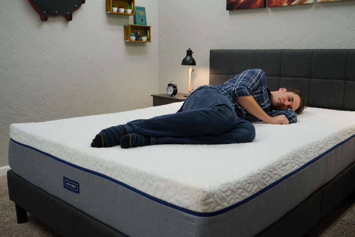 novosbed-mattress-2024-sidesleeper-jg