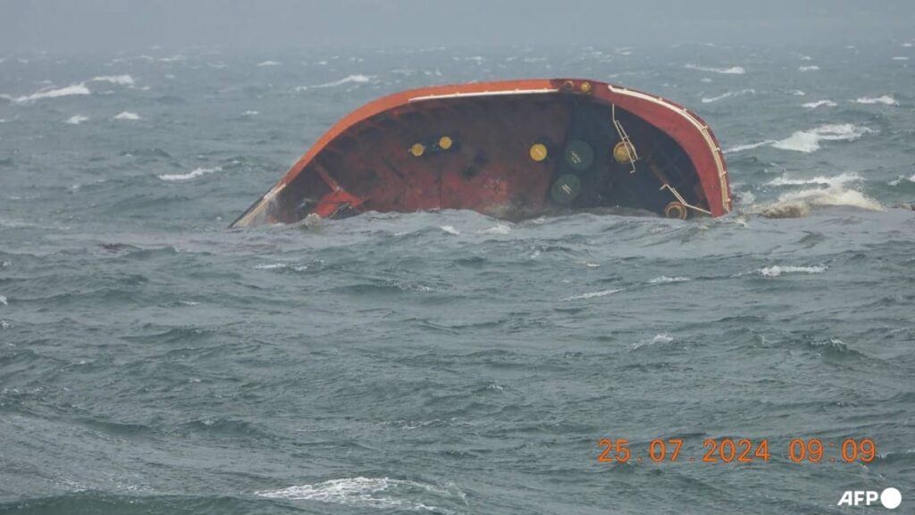 Philippine tanker carrying 1.4 million litres of oil capsizes off Manila