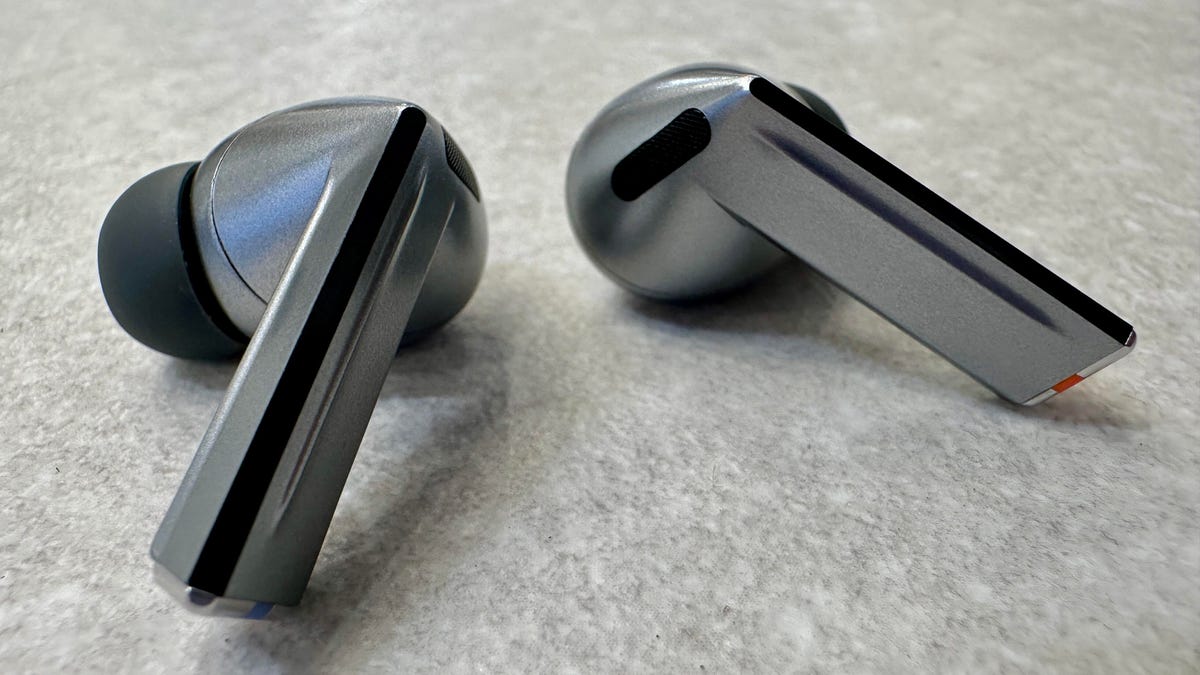 samsung-galaxy-buds-3-pro-close-up-1