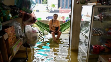 Hundreds living in floodwater in Vietnam
