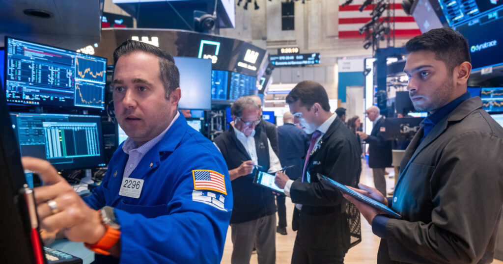U.S. stocks open lower, Nasdaq drops, Dow falls 1000 points, Nikkei declines